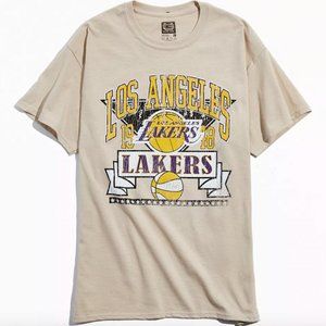 ULTRA GAME Los Angeles Lakers Vintage Collegiate Text Tee
